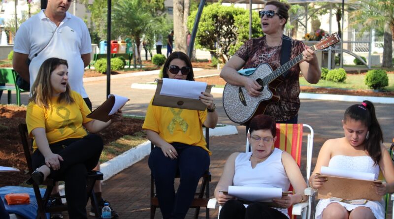 Grupo de Canto reuniu-se na Praça Frei Bruno