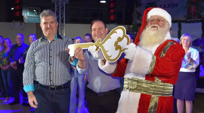 Chave da cidade de Xaxim foi entregue pelo Prefeito Lírio e Vice Adriano ao Papai Noel do Brasil