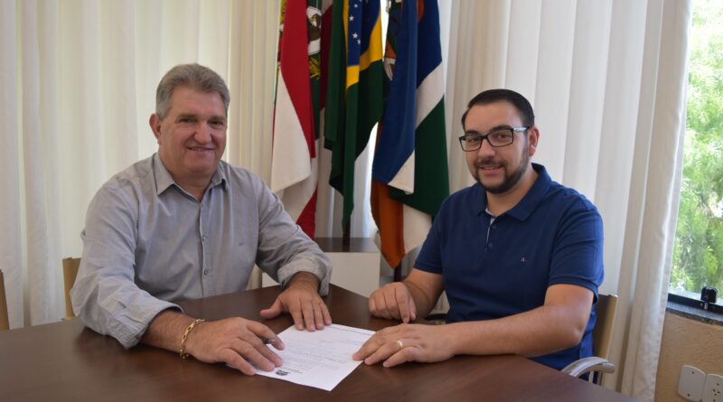 Prefeito Lírio Dagort fez votos de bom trabalho ao novo Secretário