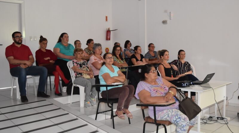 Secretário Davi Machado acompanhou exibição do filme