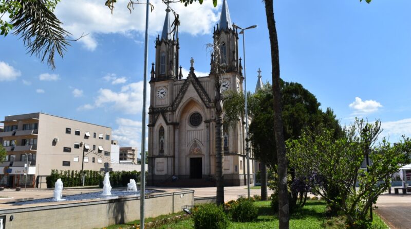 Espetáculo começa às 18h na Praça Frei Bruno