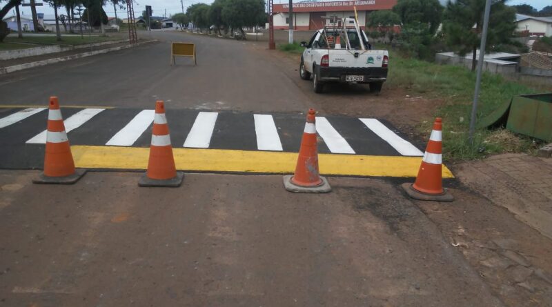 Faixa elevada foi instalada nas proximidades da ESF Ari Lunardi