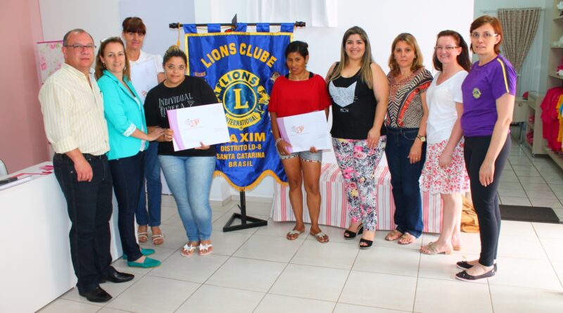 O Governo Municipal em parceria com o Lions Clube entregou mais 45 exames de mamografias para as mulheres de Xaxim.