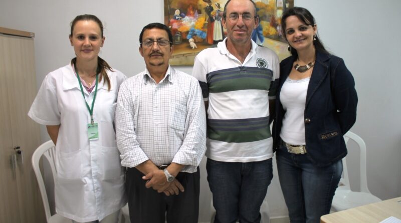 Coordenadora da Unidade Adriana Dela Betta, integrantes João Maurício Borges, Nelcir Venazzi e a Coordenadora do grupo e psicóloga Giovana Sorgatto