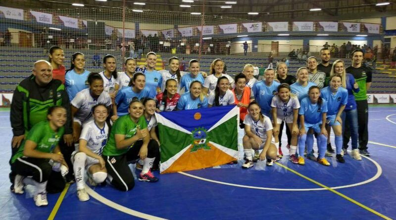 Atletas do futsal feminino de Xaxim deram exemplo de garra em Lages