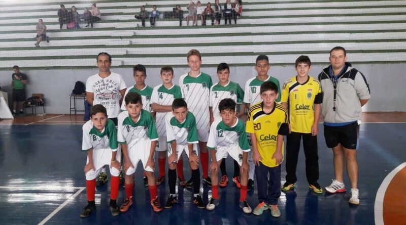 Equipes de futsal masculino se enfrentaram nas primeiras horas desta segunda-feira