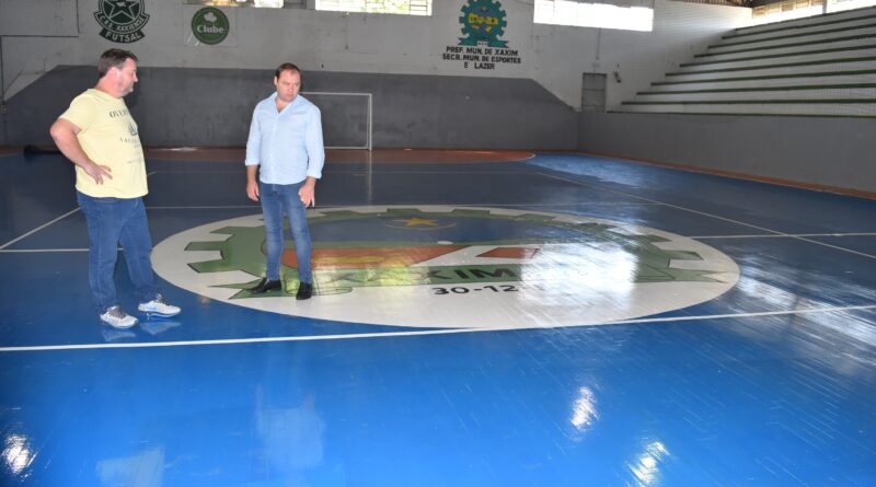 Secretário de Esportes e Lazer Chico Viecelli e Prefeito em Exercício Adriano Bortolanza visitaram obra concluída no Ginásio de Esportes Alberto Angelo Sordi