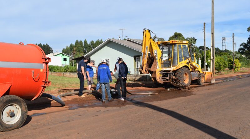 Obras para troca de tubulação iniciaram na manhã desta segunda-feira (25)