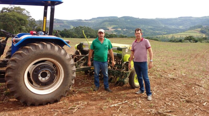 Engenheiro Agrônomo Volnei Dervanoski acompanhou trabalho no campo