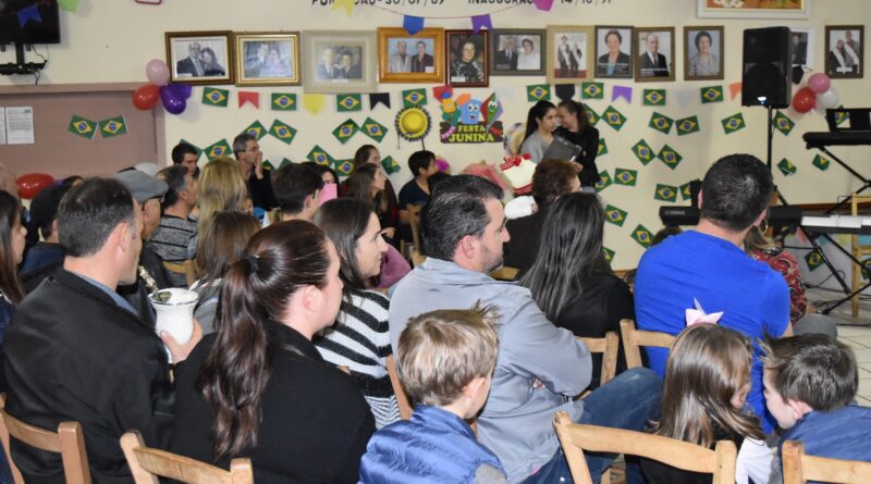 Apresentações acontecem durante toda a semana no Clube Aconchego