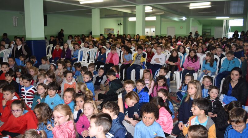 Momento Cultural reuniu aproximadamente 500 alunos e professores