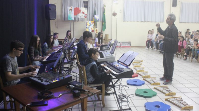 Apresentações encantaram os presentes na noite de ontem