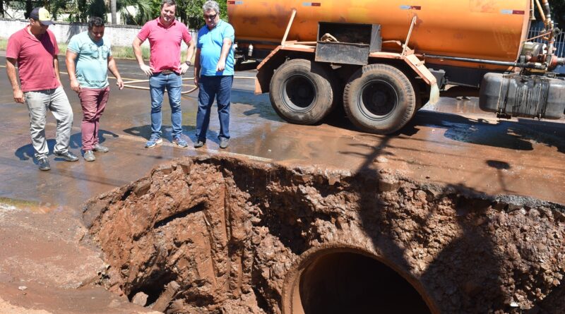 Prefeito Lírio acompanhou serviço de limpeza das tubulações