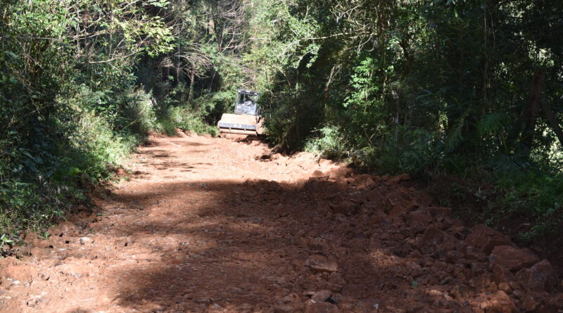 Melhorias aconteceram na manhã de hoje na estrada de acesso às linhas Ervalzinho, Golfo e Golfinho