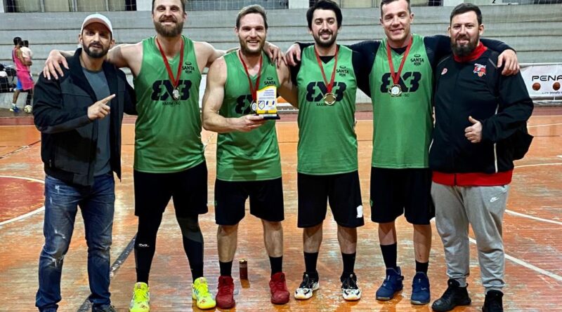 Adulto masculino - 1º lugar: Santa Sede Raptors Xaxim